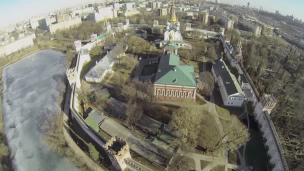 Paisaje urbano con monasterio Novodevichiy — Vídeos de Stock