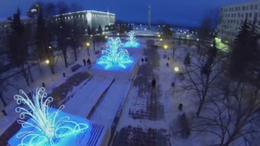 Meydanı'ndaki insanlar yürüyüş