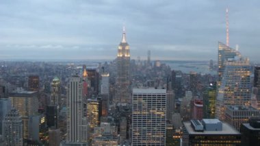 Empire State Binası ile Manhattan görünümü