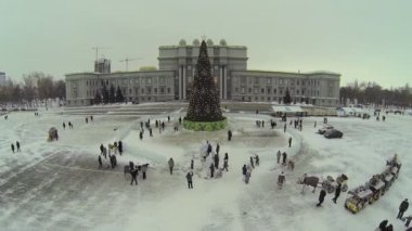 Kuibyshev Meydanı'nda Noel ağacı