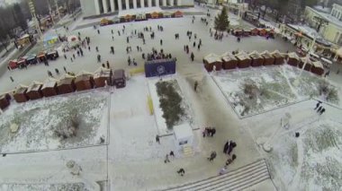 Turistler yürüyüş Pazar tarafından