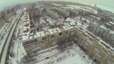 Cityscape sokak trafik ile