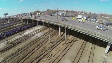 Tren sürmek Rizhskaya Üstgeçit altında