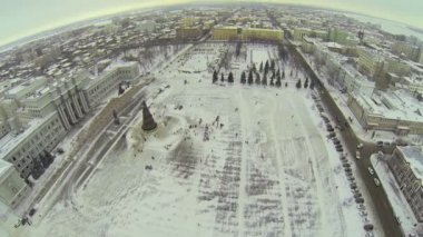Kış gününde Kuibyshev Meydanı
