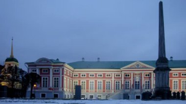 Turistler Grand Palace merdiven tarafından yürümek