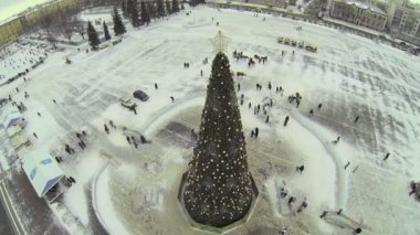 Kuibyshev Meydanı'nda Noel ağacı