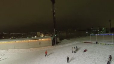 Küçük buz pateni pisti çocuklar paten