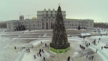 Kuibyshev Meydanı'nda Noel ağacı