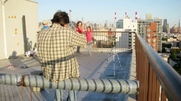 Mother with daughter dancing on roof — Stock Video