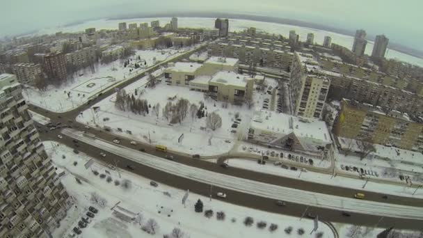 Panorama de ciudad con tráfico — Vídeo de stock