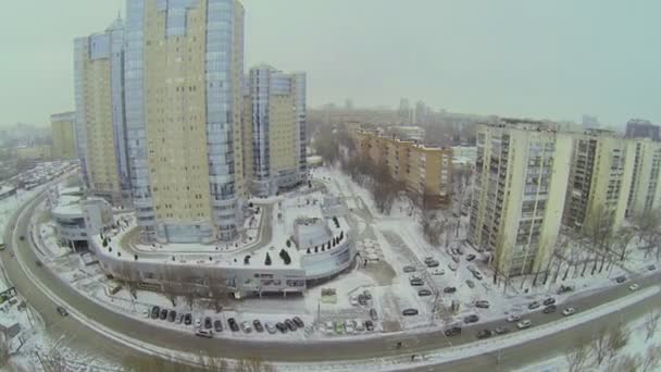 冬の交通と都市の景観 — ストック動画