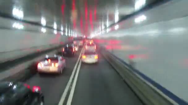 Auta se pohybují v tunelu — Stock video
