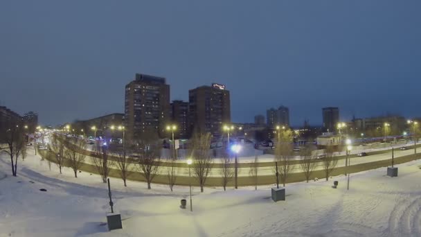 Auto cavalcare per strada durante la notte d'inverno — Video Stock