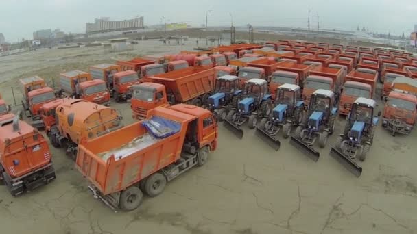 Machines zijn in de gemeentelijke dienst park — Stockvideo