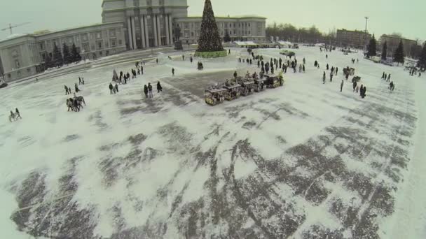 Kuibyshev Square met menigte — Stockvideo