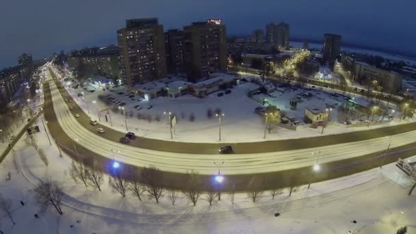 Straat verkeer nachts winter — Stockvideo
