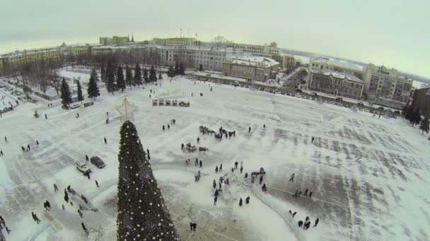 Weihnachtsbaum auf dem Kuibyschew-Platz — Stockvideo