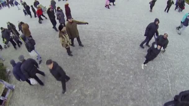 사람들이 산책의 군중 — 비디오