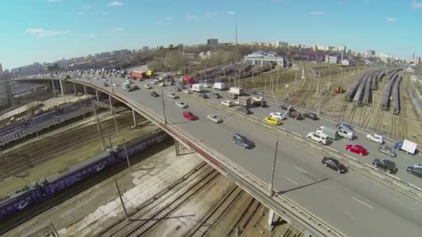 Tågresa genom Rizhskaya viadukt — Stockvideo