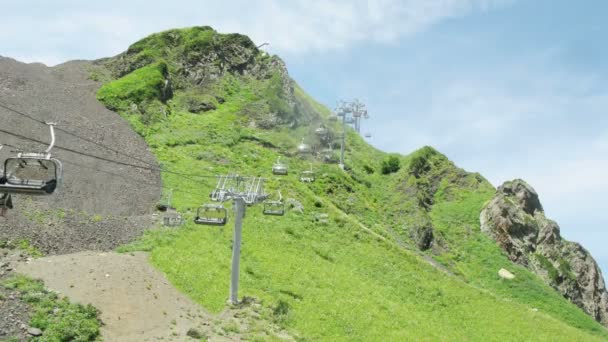 Funicular moves in the mountains — Stock Video