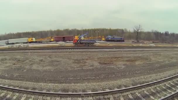 Строительная площадка железной дороги . — стоковое видео