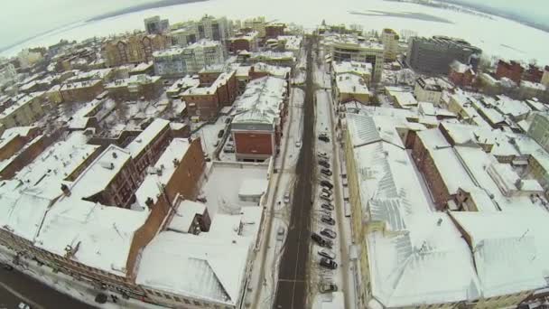 Ville côtière au bord de la rivière — Video