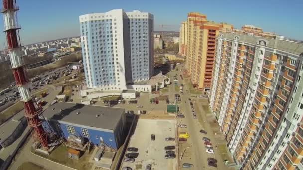 Huizen in de buurt van Moskou riem manier — Stockvideo