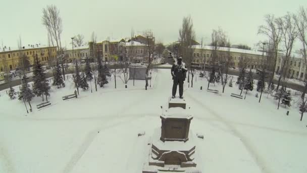 Памятник В.И.Ленину на площади Свободы — стоковое видео