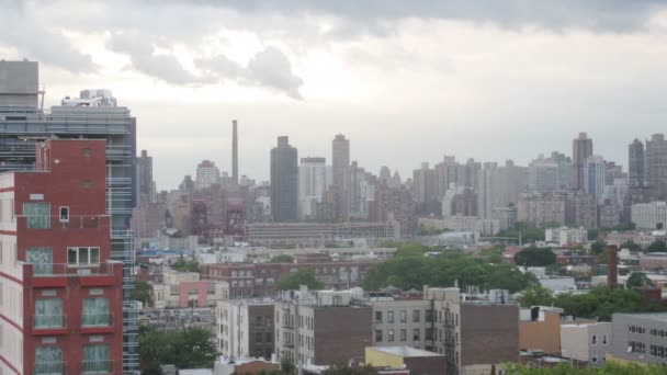 城市景观与摩天大楼和罗桥 — 图库视频影像