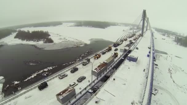 Cars ride by pendant bridge — Stock Video