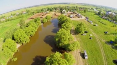 At sürüsü köyü yakınlarında çiftlikte