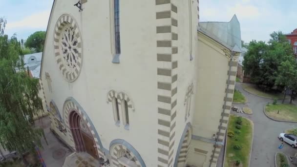 Экстерьер евангелическо-лютеранского собора — стоковое видео