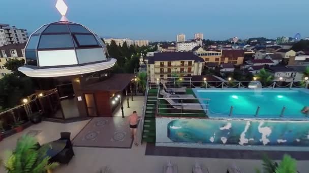 Pool on roof of hotel — Stock Video