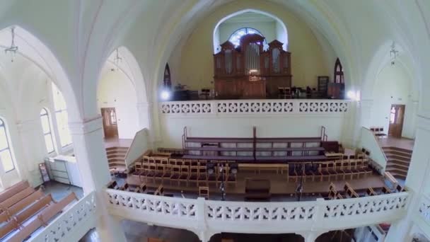Орган в евангелическо-лютеранском соборе — стоковое видео