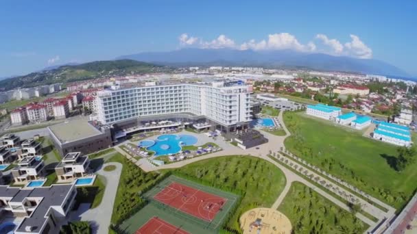 Hotel Radisson Blu near town-hotel Barhatnye Sezony — Stock Video