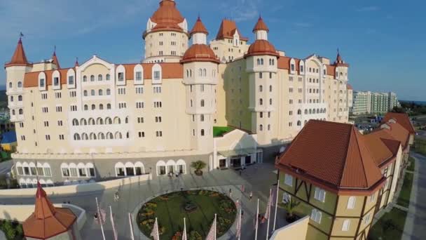 Hotel Bogatyr a vidámpark közelében — Stock videók