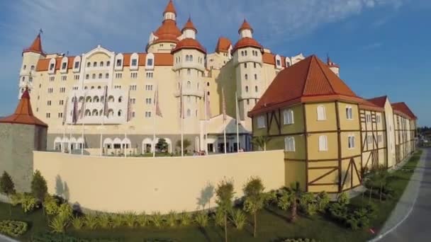 Hotel Bogatyr near amusement park — Stock Video