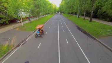  sokağa park Sokolniki insanlarla