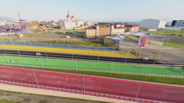 Carreteras de color cerca de Sochi-park — Vídeos de Stock