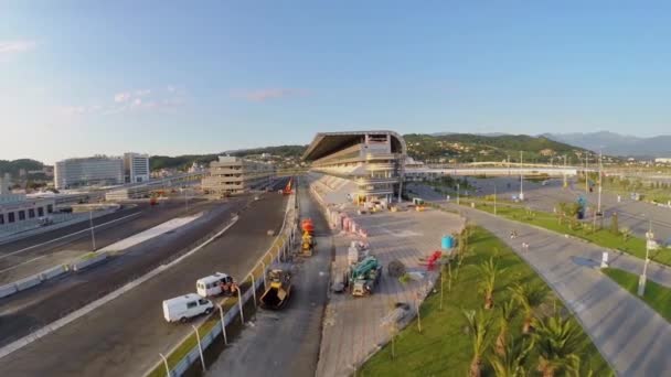 Строительная площадка стадиона для гонок — стоковое видео