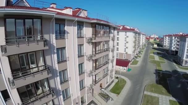 Stad-hotel Barhatnye Sezony — Stockvideo