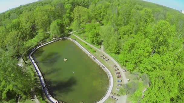 Sobachii Teich im Park — Stockvideo