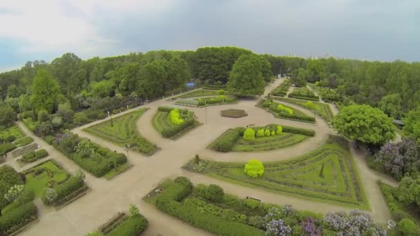 Platz mit Brunnen im Rosenkranz — Stockvideo