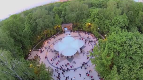 Campo de baile en el parque Sokolniki — Vídeos de Stock