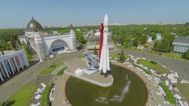 Monumento de aviones y cohetes — Vídeos de Stock