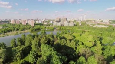 Cityscape inşaat alanı ile 