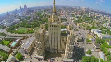 İlkbaharda Megapolis panoraması