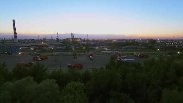 Oil truck rides near refinery — Stock Video