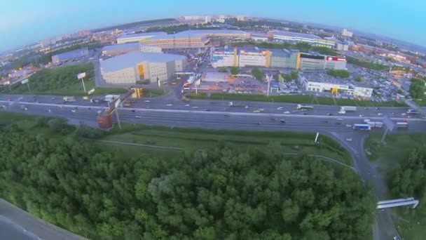Moskova çevre yolu üzerinde trafik ulaşım — Stok video