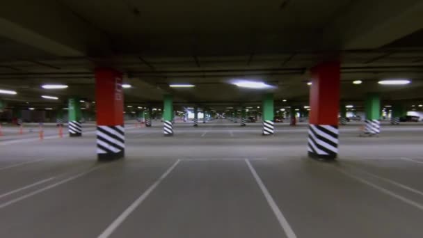 Grand garage souterrain — Video